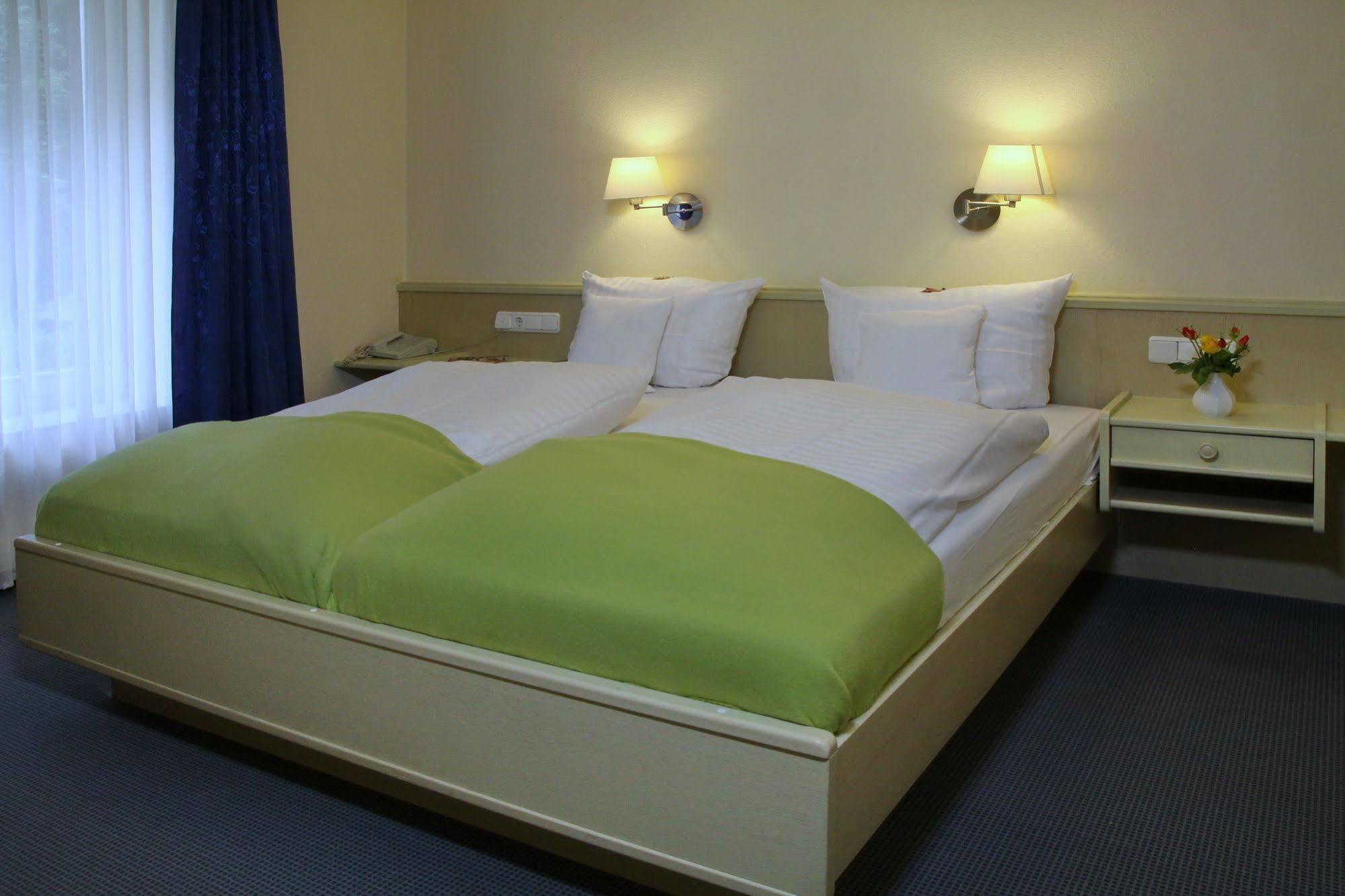 Waldhotel Wilhelmshoehe ฟรอยเดนแบร์ก ภายนอก รูปภาพ